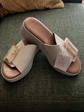 Women’s Cream Slide Sandals with Decorative Buckle
